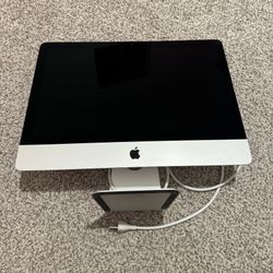 *LOWER PRICE 2019 iMac 21.5 inch with Apple keyboard