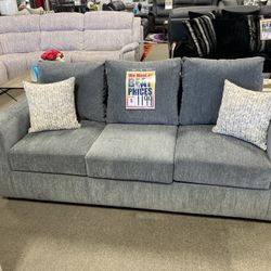 Lovely Sleeper ✨😍 Easy Financing Available ✨😍 Free Delivery 🚚 