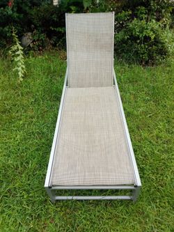 Sunning tanning chair
