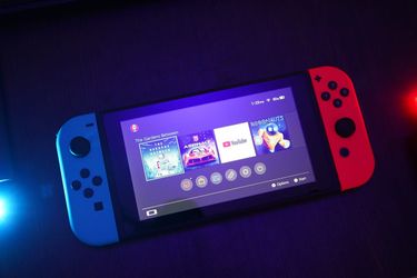 Nintendo Switch 1 (mint condition)