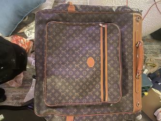 Louis Vuitton Travel Garment Bag for Sale in Cleveland, OH - OfferUp