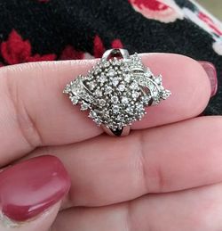 Sterling Silver Diamond Açcent Ring size (6)