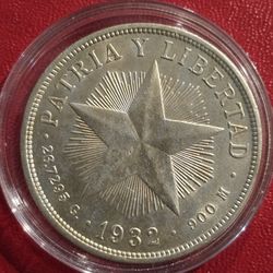 1932 Patria Y Libertad 1 Peso Silver Coin