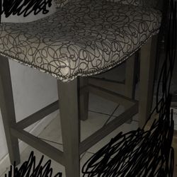 4 Bar Stools 