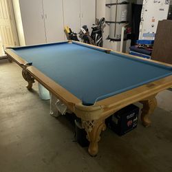 Pool Table 9ft Connelly ( Free Delivery & Set Up & New Color Felt Of Your Choice ) 