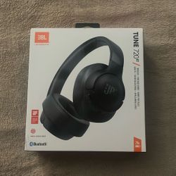 Black JBL Wireless Bluetooth Headphones