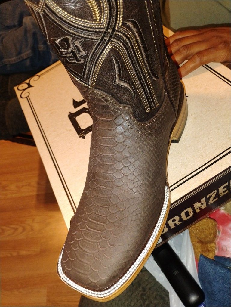 Bronzer Boots