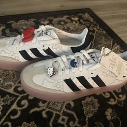 Hello kitty Adidas 