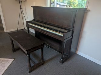 Upright piano