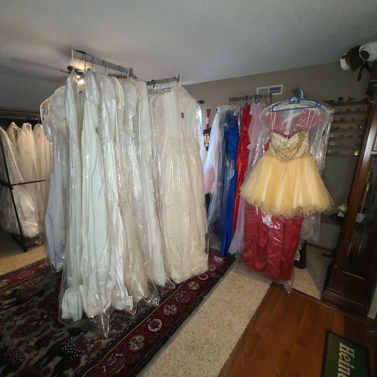 Wedding Gowns/Formal Dresses