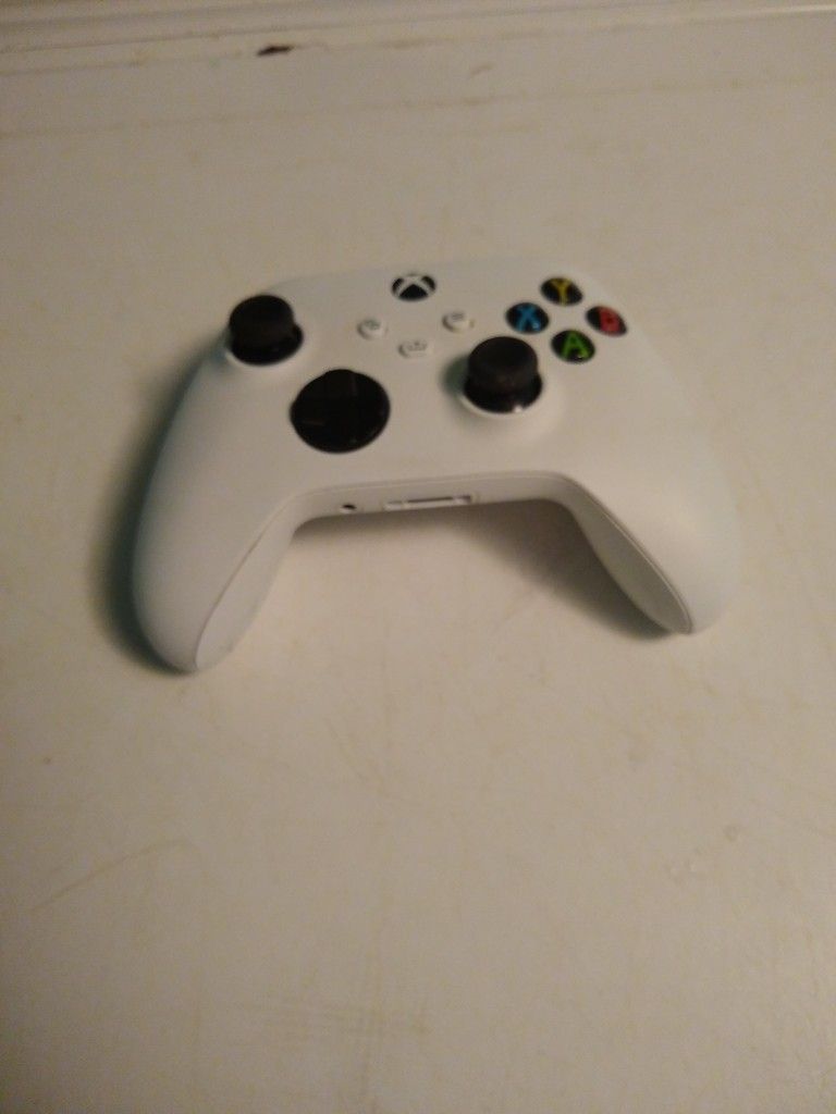 White Xbox Series S Controller