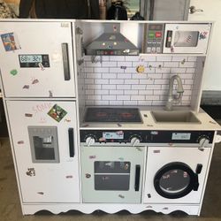 Kids Play Kitchen