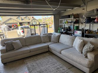 Ashley Rawcliffe 3-Piece Sectional