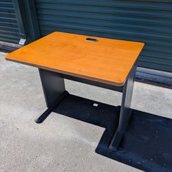 Office Desk – Excellent Condition