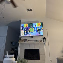 VIZIO 65" Class 4K UHD LED Smart TV HDR D-Series D65x-G4