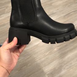 Black Boots 