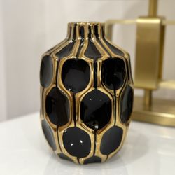 Honey Comb Vase Black and Gold