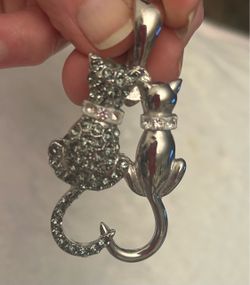Cats to put on a chain