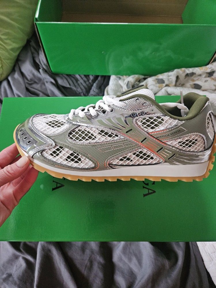 Bottega Venetas Brand New