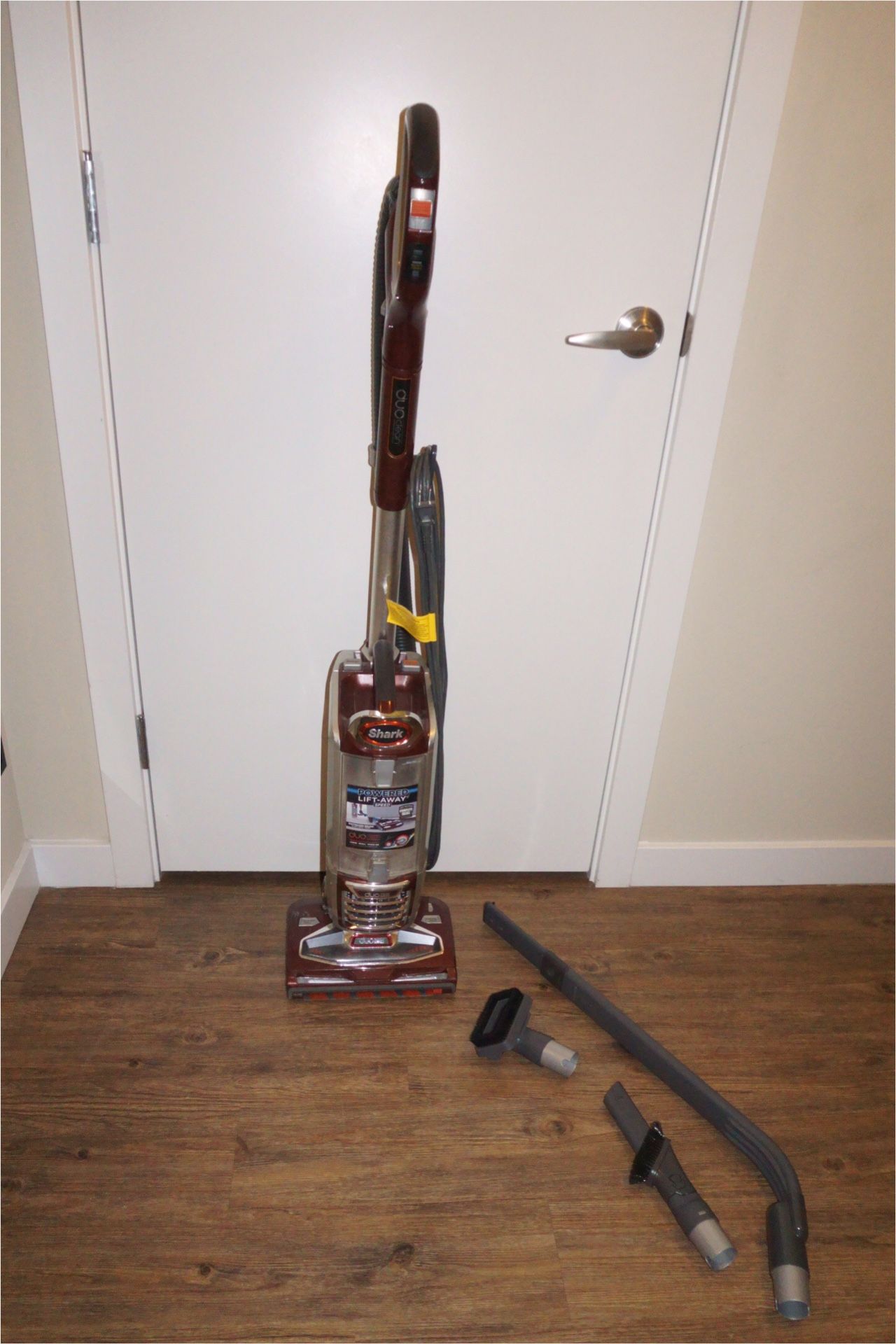 Shark DuoClean Powered Lift-Away Speed Upright Vacuum (NV801)