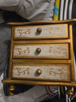 Small Decorative 3-Drawer Jewelry Box