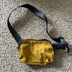 Lululemon fanny pack