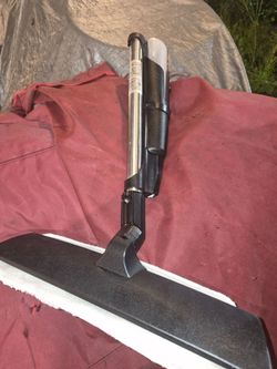 Floor attachment for vacuum