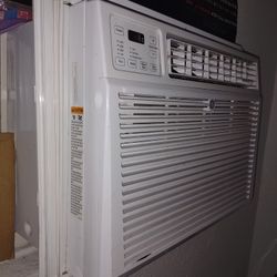 Almost Brand new, Large sized Window AC Unit! GOOD To Chill Living Room/dining Or Bigger Area If Needed