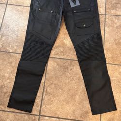 Brand new LVL XIII men’s black moto biker cargo pants, size 36. Slim fit with ribbed knee panels, snap-button cargo pockets, and premium structured fa