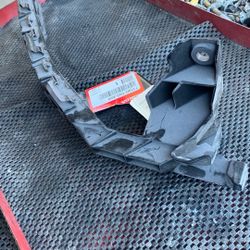 Passenger Side Honda Accord 2008-2012 Headlight Bracket Retainer Right