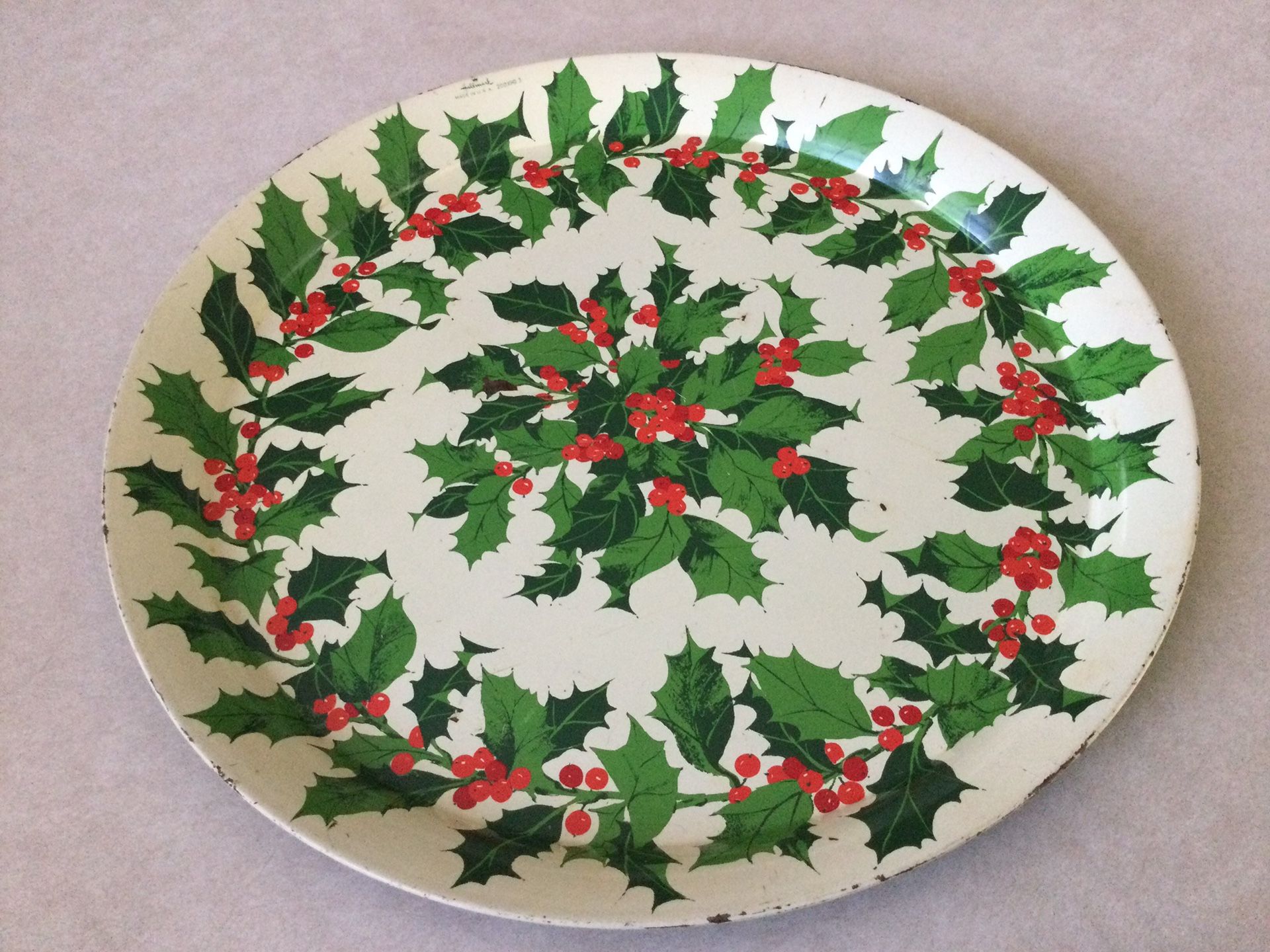 VINTAGE HALLMARK CHRISTMAS METAL SERVING TRAY - HOLLY BERRIES