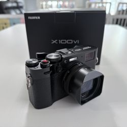 Fujifilm X100VI - Black w/ accessories