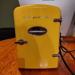 Frigidaire Micro Refrigerator 