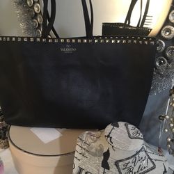 Black Leather Tote Bag Valentino Garavani With Gold Studs 