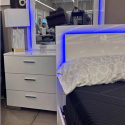 Beautiful Queen Bedroom Set 