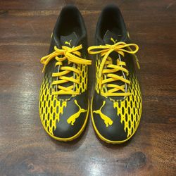 Puma Soccer Flats Men’s Size 9
