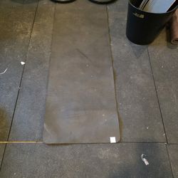 Gaiam Yoga / Exercise Mat – Non-Slip