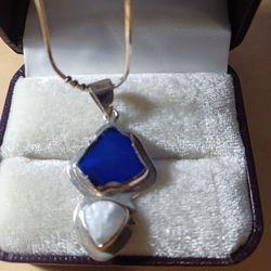 Beautiful Sterling Silver Cobalt Blue Seaglass & Peart Necklace 