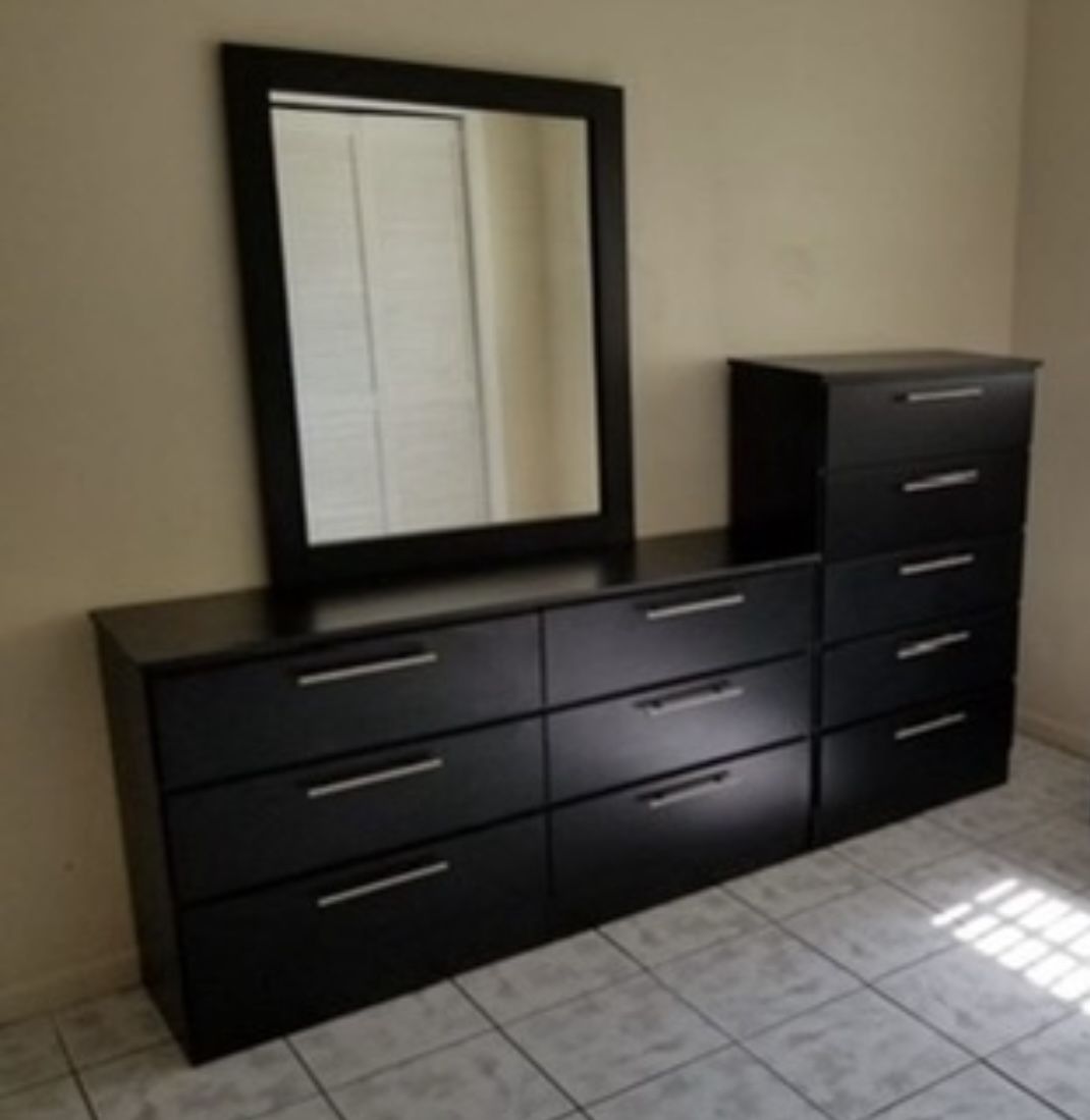 Dresser Whit Mirror And Chest - Cómoda Con Espejo Y Gavetero 