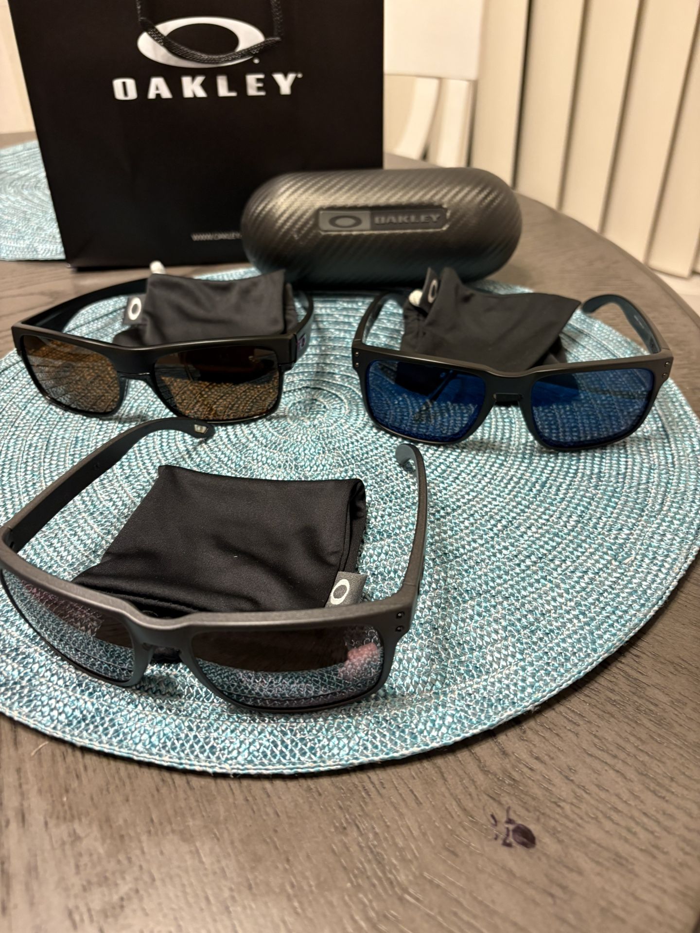 Oakley’ Sun Glasses….. 100% authentic