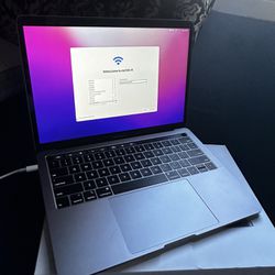 MacBook Pro 13-inch , Color Plateado , Touch Bar