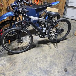 48v ebike brand new. Top speed 28mph. Comes with charger