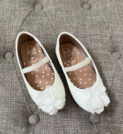 White toddler shoes new size 7