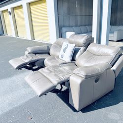 Luxurious Upscale Natuzzi Italian Leather POWER Reclining Sofa 