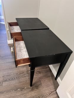 Night stands (2)