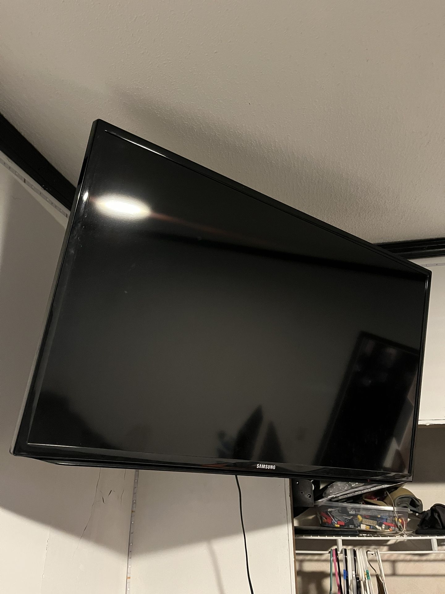 40in Samsung Flat Screen TV
