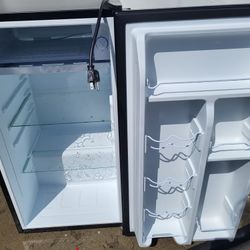 Galanz 3.3 Cu ft One Door Mini Fridge