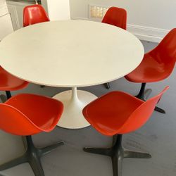 Retro -Mid Century Burk Tulip Style Dinning Set