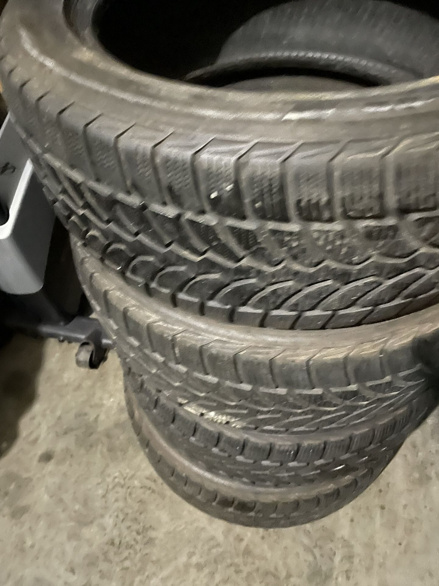 225 50 17 Snow Tires