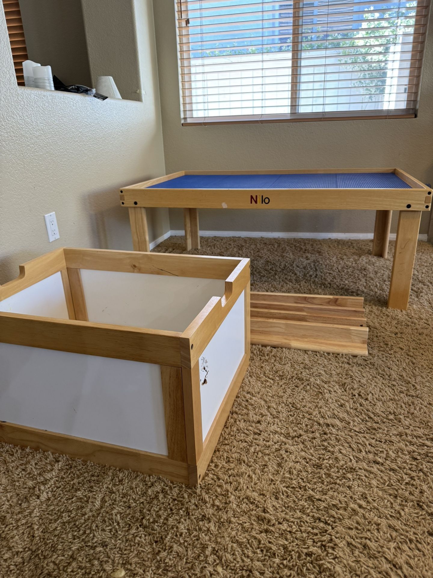 Nilo Lego/train/activity/play table